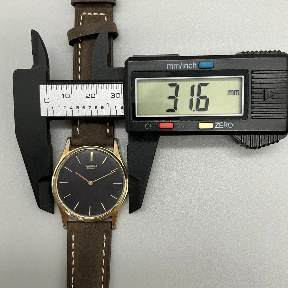 Vintage Seiko Mens Watch 32mm Black Dial Gold Tone Leather 5Y30-7A71 New Battery